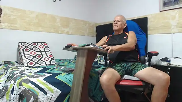 VALENTINO1983  online show from 11/08/25, 02:45