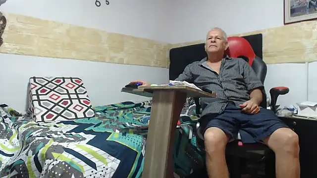 VALENTINO1983  online show from 11/15/25, 10:04