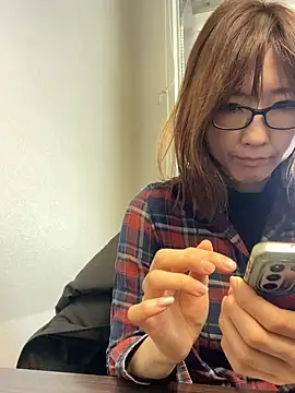 Snapshot of Love_me_Eri_ chatting on 12/22/25, 12:40 Love me Eri online show from 12/22/25, 12:40