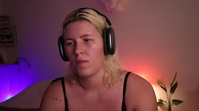 moonamii online show from 01/27/25, 04:11