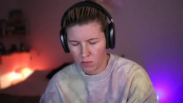 moonamii online show from 03/04/25, 06:39