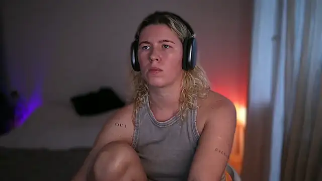 moonamii online show from 09/12/25, 03:45