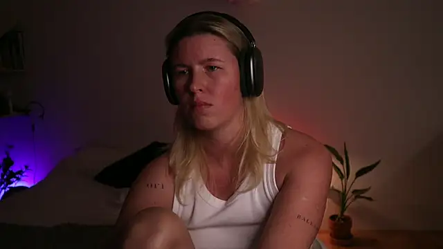 moonamii online show from 09/29/25, 07:40