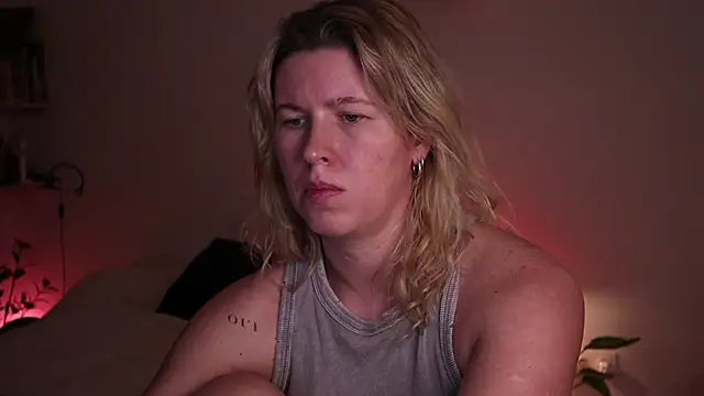 moonamii online show from 10/27/25, 06:23