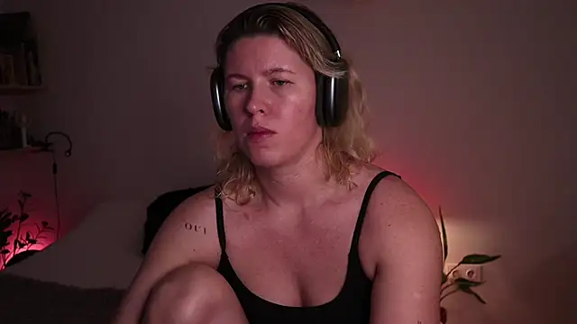 moonamii online show from 10/29/25, 12:40