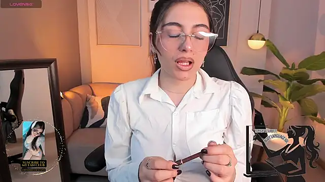 Ellie Jhonson   online show from 10/27/25, 12:04