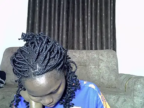 Snapshot of AurelAda chatting on 11/21/25, 12:32 AurelAda online show from 11/21/25, 12:32