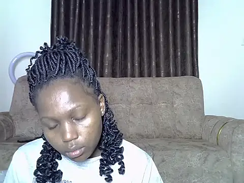 Snapshot of AurelAda chatting on 11/28/25, 01:30 AurelAda online show from 11/28/25, 01:30