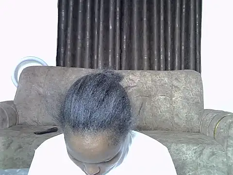 Snapshot of AurelAda chatting on 12/04/25, 12:09 AurelAda online show from 12/04/25, 12:09