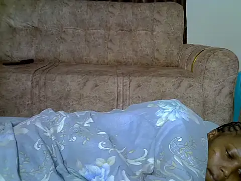 Snapshot of AurelAda chatting on 12/04/25, 11:46 AurelAda online show from 12/04/25, 11:46