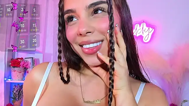 Snapshot of crisbell_lopez chatting on 11/21/25, 12:32 crisbell lopez online show from 11/21/25, 12:32