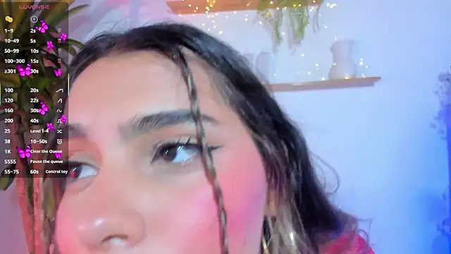 Snapshot of crisbell_lopez chatting on 04/30/26, 12:28 crisbell lopez online show from 04/30/26, 12:28