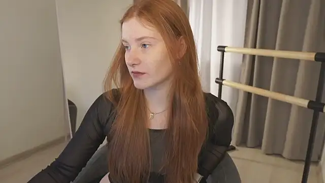 Snapshot of FiaMoor chatting on 11/08/25, 11:32 FiaMoor online show from 11/08/25, 11:32