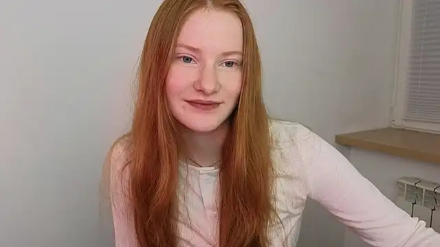 Snapshot of FiaMoor chatting on 11/13/25, 04:17 FiaMoor online show from 11/13/25, 04:17