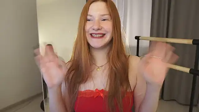 Snapshot of FiaMoor chatting on 11/17/25, 11:38 FiaMoor online show from 11/17/25, 11:38