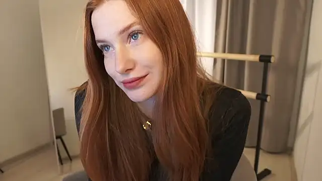 Snapshot of FiaMoor chatting on 11/25/25, 09:20 FiaMoor online show from 11/25/25, 09:20