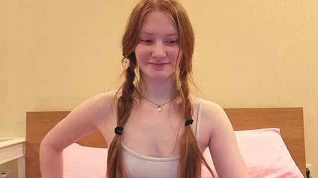 Snapshot of FiaMoor chatting on 03/12/26, 06:47 FiaMoor online show from 03/12/26, 06:47