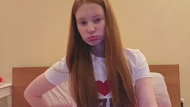 Snapshot of FiaMoor chatting on 04/07/26, 10:09 FiaMoor online show from 04/07/26, 10:09