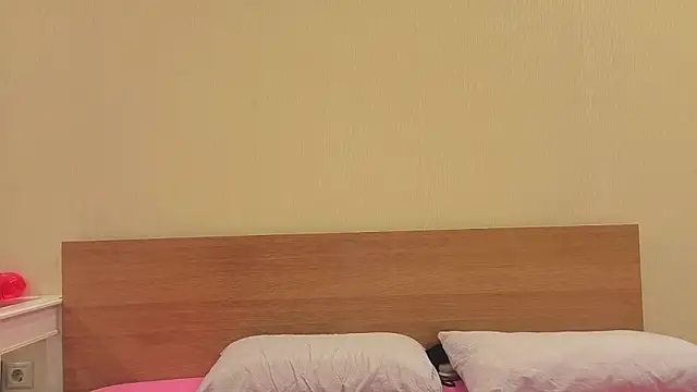 Snapshot of FiaMoor chatting on 04/10/26, 10:47 FiaMoor online show from 04/10/26, 10:47