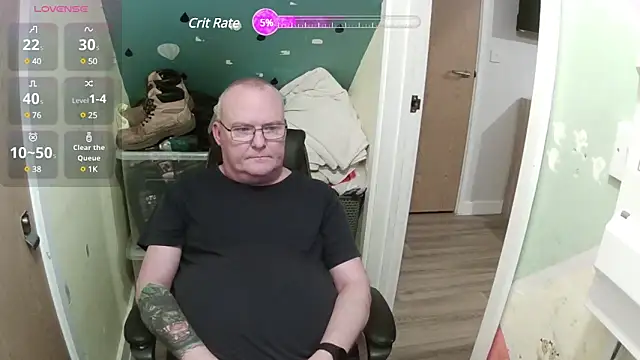 Snapshot of FriendlyDave chatting on 01/14/25, 09:09 FriendlyDave online show from 01/14/25, 09:09