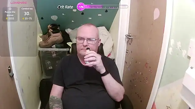 Snapshot of FriendlyDave chatting on 01/25/25, 10:19 FriendlyDave online show from 01/25/25, 10:19