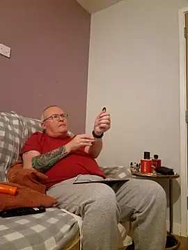 Snapshot of FriendlyDave chatting on 01/28/25, 10:01 FriendlyDave online show from 01/28/25, 10:01