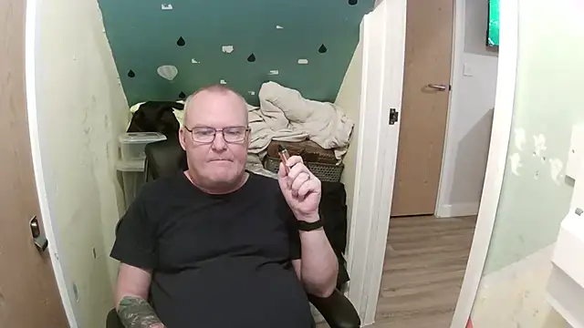 Snapshot of FriendlyDave chatting on 02/01/25, 07:02 FriendlyDave online show from 02/01/25, 07:02