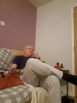 Snapshot of FriendlyDave chatting on 02/01/25, 11:06 FriendlyDave online show from 02/01/25, 11:06