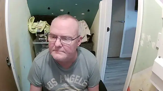 Snapshot of FriendlyDave chatting on 02/08/25, 11:01 FriendlyDave online show from 02/08/25, 11:01