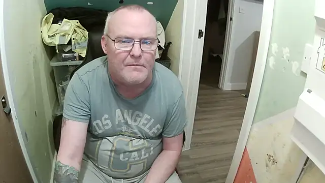 Snapshot of FriendlyDave chatting on 02/08/25, 06:01 FriendlyDave online show from 02/08/25, 06:01