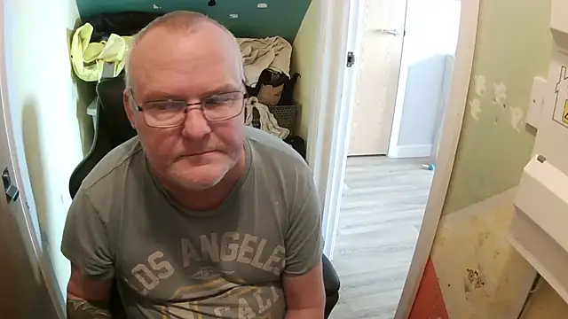 Snapshot of FriendlyDave chatting on 02/09/25, 10:20 FriendlyDave online show from 02/09/25, 10:20