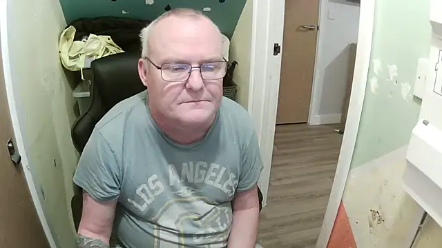 Snapshot of FriendlyDave chatting on 02/09/25, 08:13 FriendlyDave online show from 02/09/25, 08:13