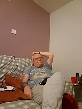 Snapshot of FriendlyDave chatting on 02/09/25, 11:15 FriendlyDave online show from 02/09/25, 11:15