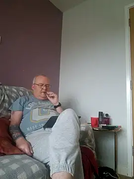 Snapshot of FriendlyDave chatting on 02/10/25, 08:20 FriendlyDave online show from 02/10/25, 08:20