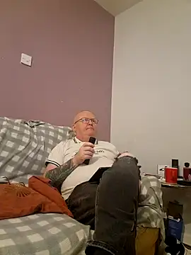 Snapshot of FriendlyDave chatting on 02/12/25, 09:33 FriendlyDave online show from 02/12/25, 09:33