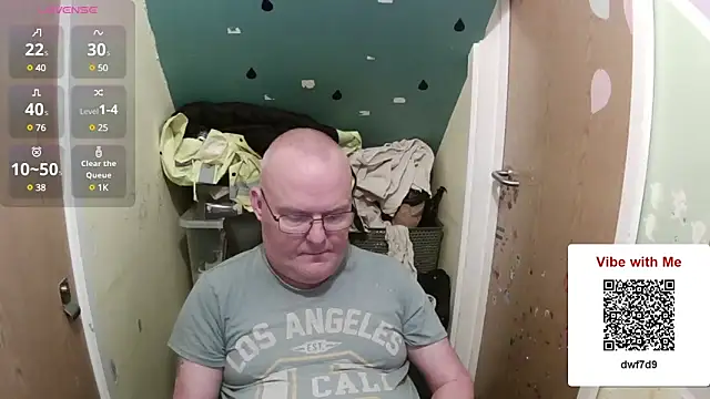 Snapshot of FriendlyDave chatting on 02/13/25, 02:52 FriendlyDave online show from 02/13/25, 02:52