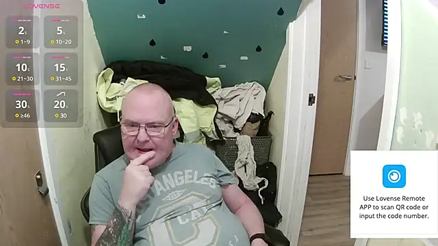 Snapshot of FriendlyDave chatting on 02/13/25, 07:21 FriendlyDave online show from 02/13/25, 07:21