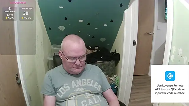 Snapshot of FriendlyDave chatting on 02/14/25, 07:23 FriendlyDave online show from 02/14/25, 07:23