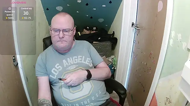 Snapshot of FriendlyDave chatting on 02/16/25, 09:15 FriendlyDave online show from 02/16/25, 09:15