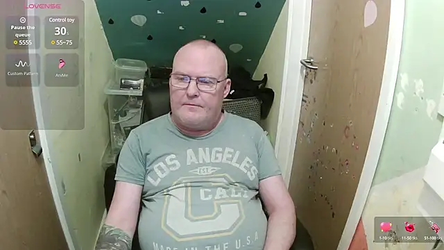 Snapshot of FriendlyDave chatting on 02/16/25, 06:32 FriendlyDave online show from 02/16/25, 06:32