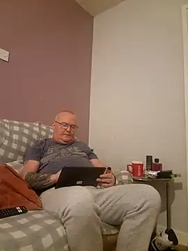 Snapshot of FriendlyDave chatting on 02/16/25, 10:54 FriendlyDave online show from 02/16/25, 10:54