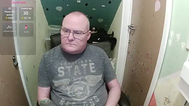 Snapshot of FriendlyDave chatting on 02/17/25, 02:26 FriendlyDave online show from 02/17/25, 02:26