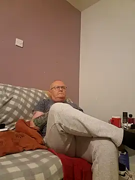 Snapshot of FriendlyDave chatting on 02/17/25, 09:41 FriendlyDave online show from 02/17/25, 09:41