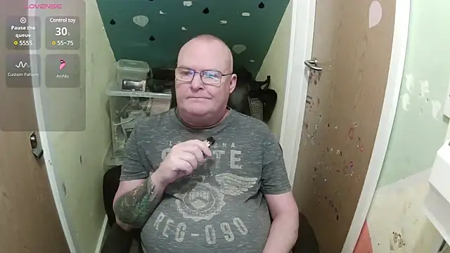 Snapshot of FriendlyDave chatting on 02/18/25, 08:16 FriendlyDave online show from 02/18/25, 08:16