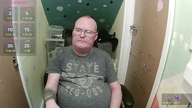 Snapshot of FriendlyDave chatting on 02/18/25, 11:33 FriendlyDave online show from 02/18/25, 11:33