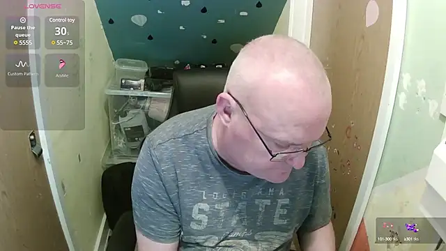 Snapshot of FriendlyDave chatting on 02/18/25, 02:38 FriendlyDave online show from 02/18/25, 02:38