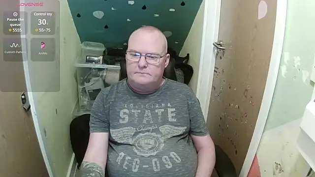 Snapshot of FriendlyDave chatting on 02/19/25, 09:17 FriendlyDave online show from 02/19/25, 09:17