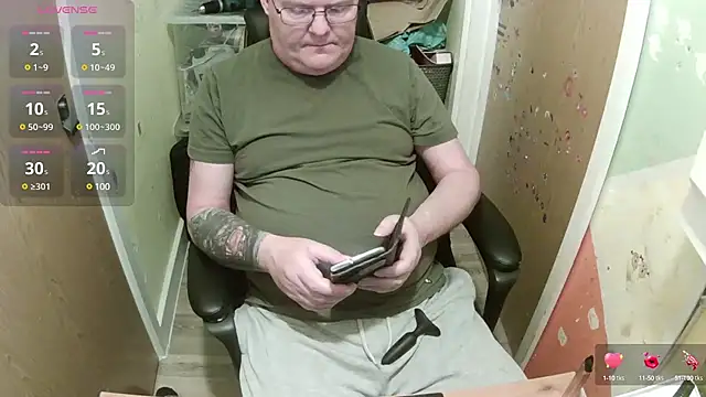 Snapshot of FriendlyDave chatting on 02/24/25, 09:32 FriendlyDave online show from 02/24/25, 09:32