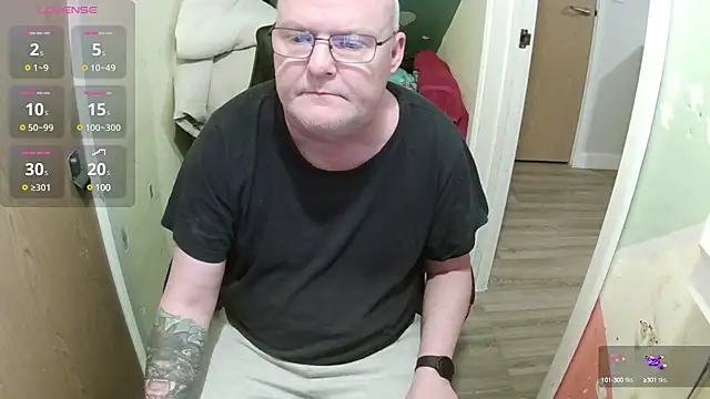 Snapshot of FriendlyDave chatting on 03/03/25, 07:06 FriendlyDave online show from 03/03/25, 07:06