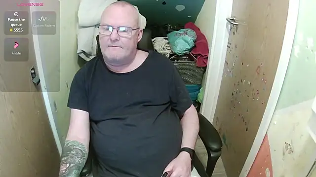 Snapshot of FriendlyDave chatting on 03/04/25, 01:17 FriendlyDave online show from 03/04/25, 01:17